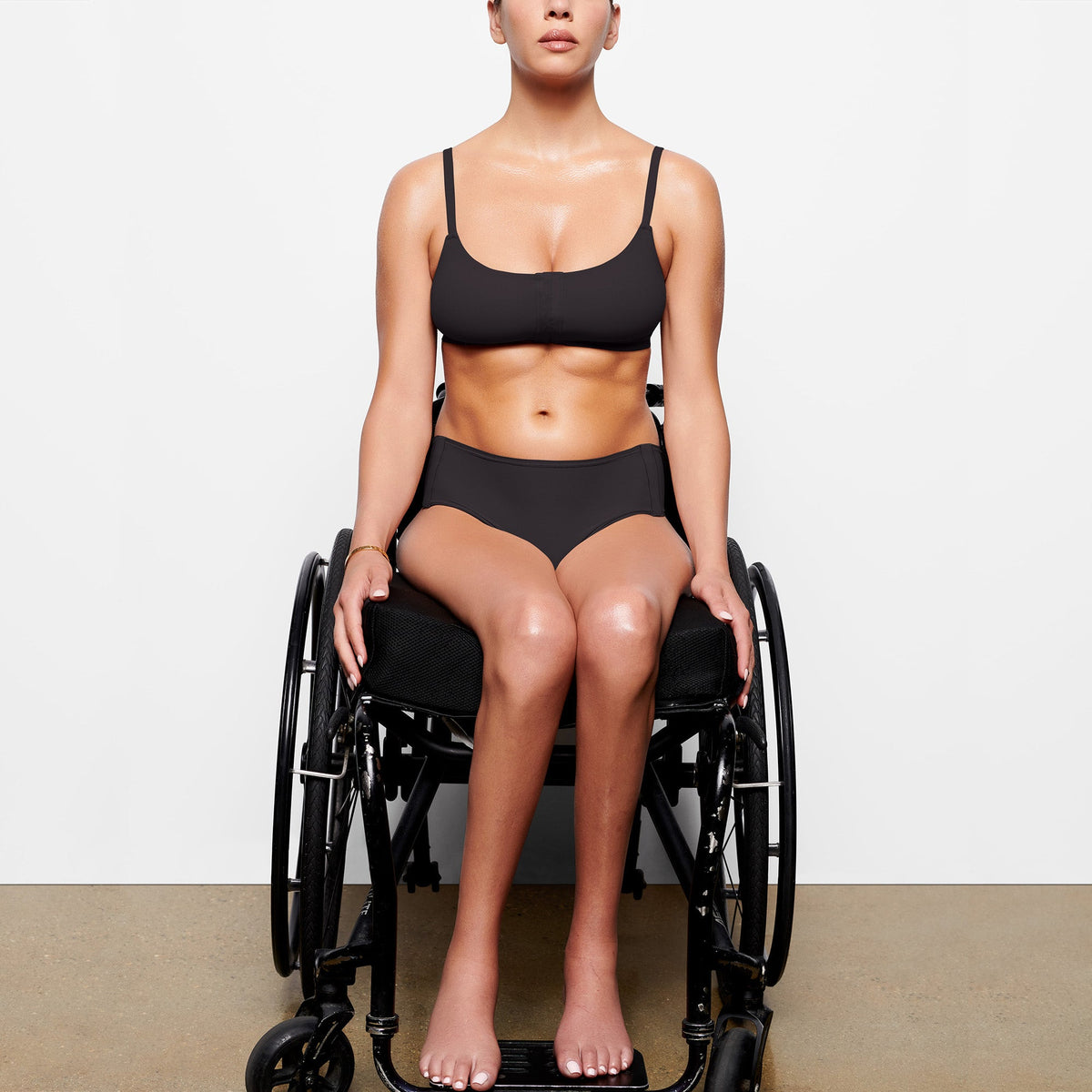FITS EVERYBODY ADAPTIVE SCOOP BRALETTE | ONYX