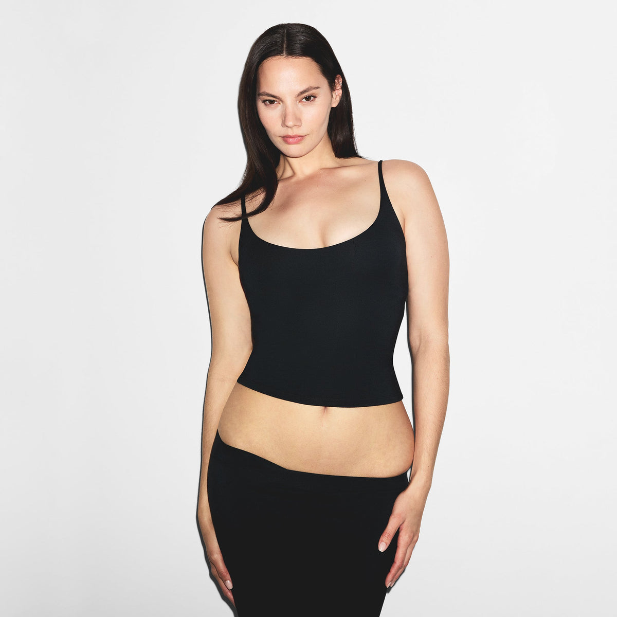 SMOOTH LAYERS SCOOP NECK CAMI | OBSIDIAN