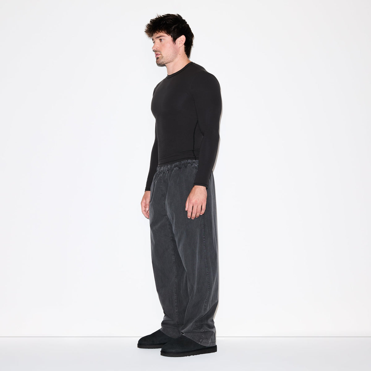 FITS EVERYBODY MENS SLIM LONG SLEEVE T-SHIRT | ONYX