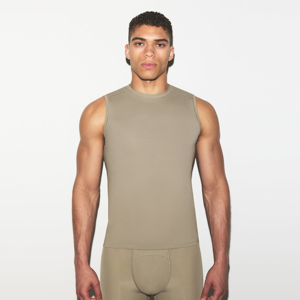 SKIMS FLEX MENS MUSCLE TANK | DUNE