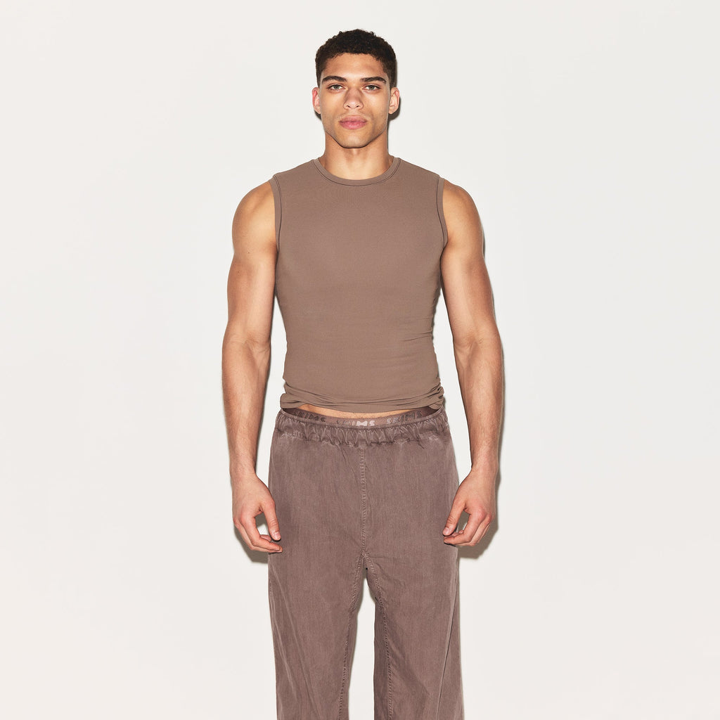 FITS EVERYBODY MENS SLIM TANK | UMBER